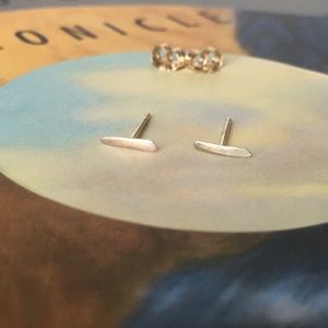 WWAKE Dash Wisp earrings